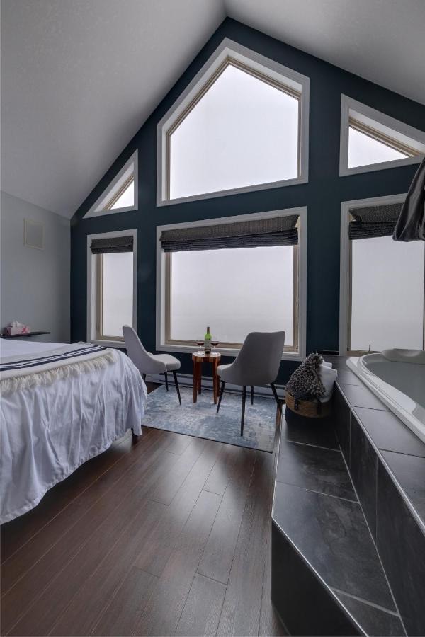 Coastal Lookout Suites Корнър Брук Екстериор снимка