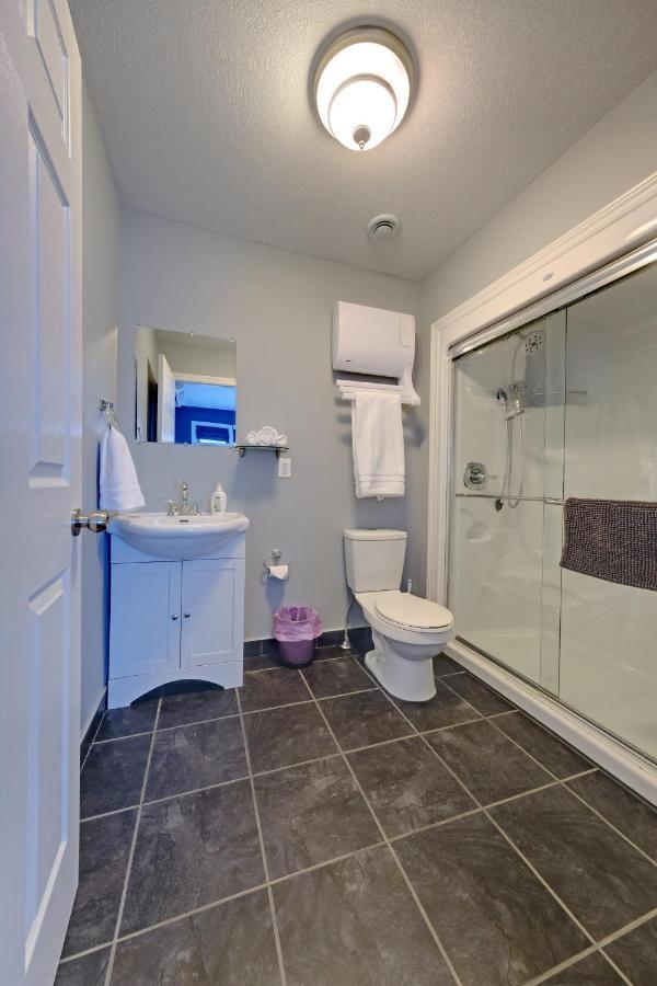 Coastal Lookout Suites Корнър Брук Екстериор снимка