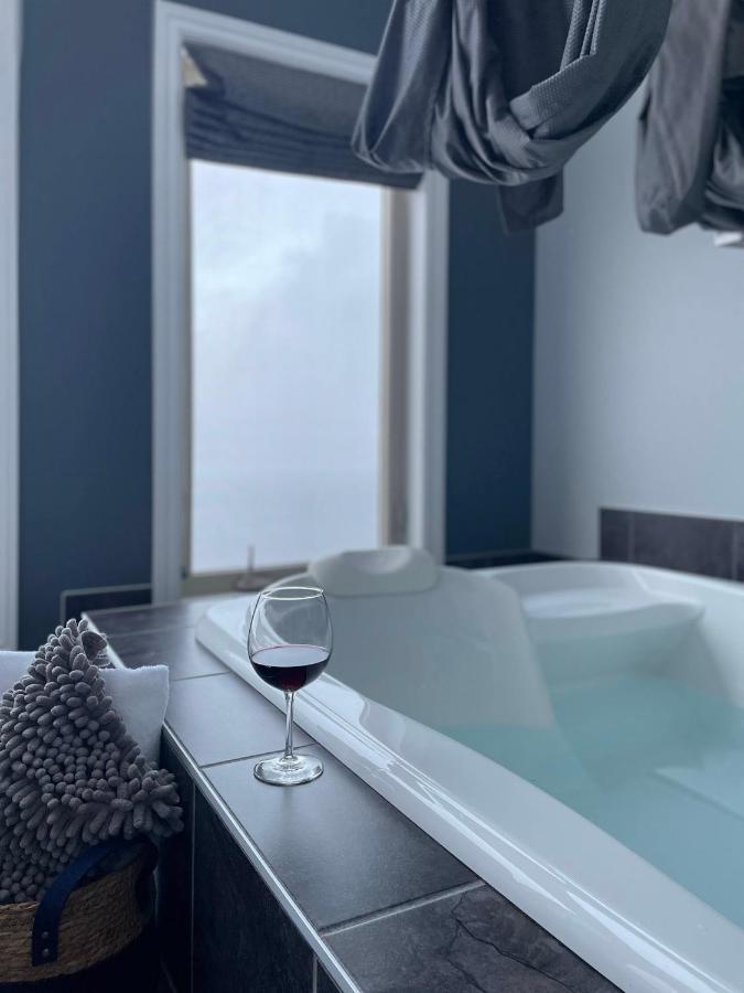 Coastal Lookout Suites Корнър Брук Екстериор снимка