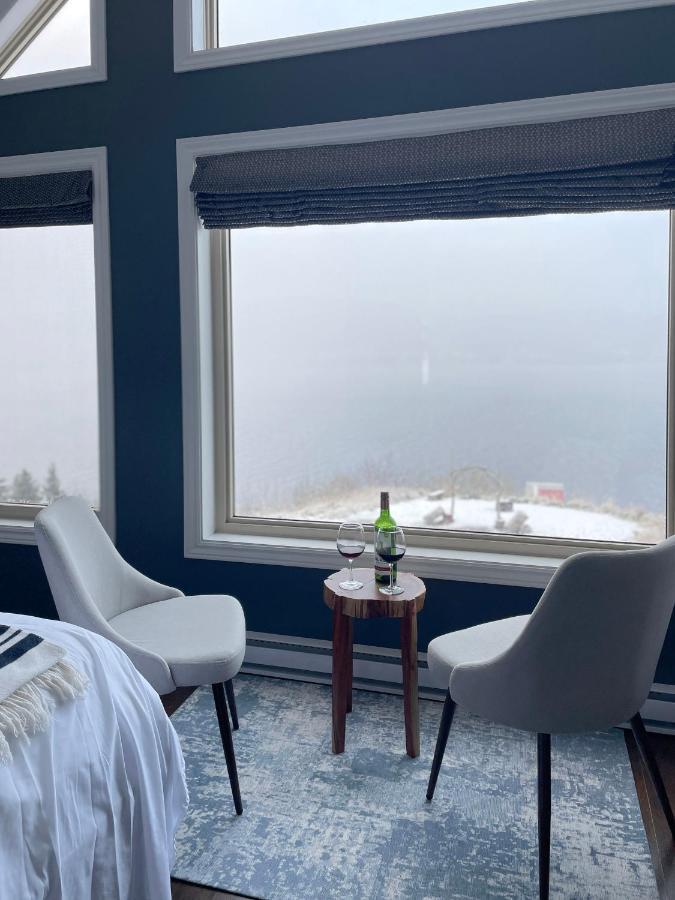 Coastal Lookout Suites Корнър Брук Екстериор снимка