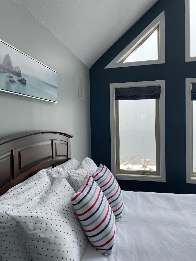 Coastal Lookout Suites Корнър Брук Екстериор снимка